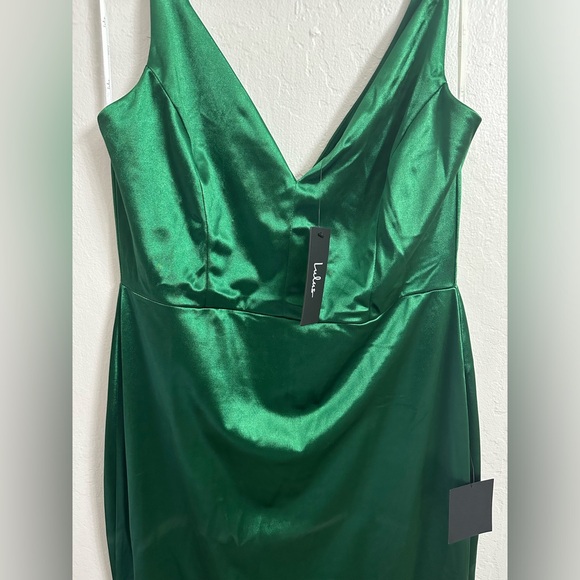 Lulu’s Long Green Satin Dress NWT - Picture 5 of 7